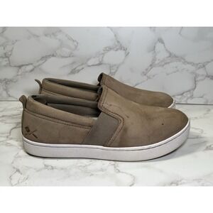 Mozo Women's Kai Slip Resistant Leather Slip On Loafer Comfort Shoe Size 7.5